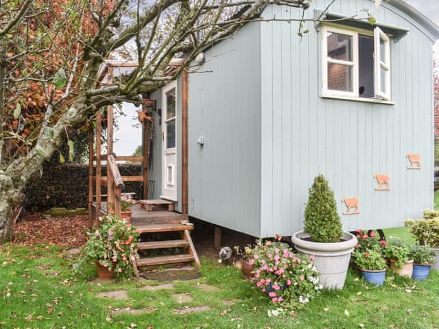 Exterior | Farmhouse Garden Shepherds Hut, Thursley