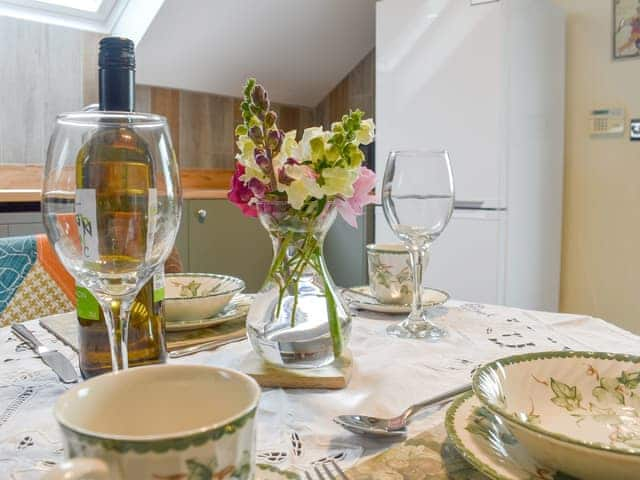 Dining Area | Moorhens - Chilsham Farm Nurseries, Herstmonceux, near Hailsham