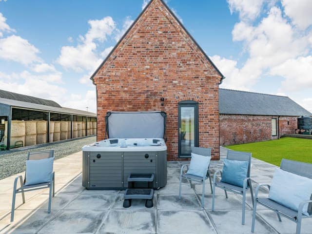 Hot tub | Buckley Farm - Buckley Farm Barns, Oswestry