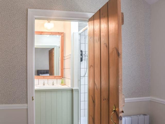 En-suite | Primrose Cottage, Linton, near Skipton