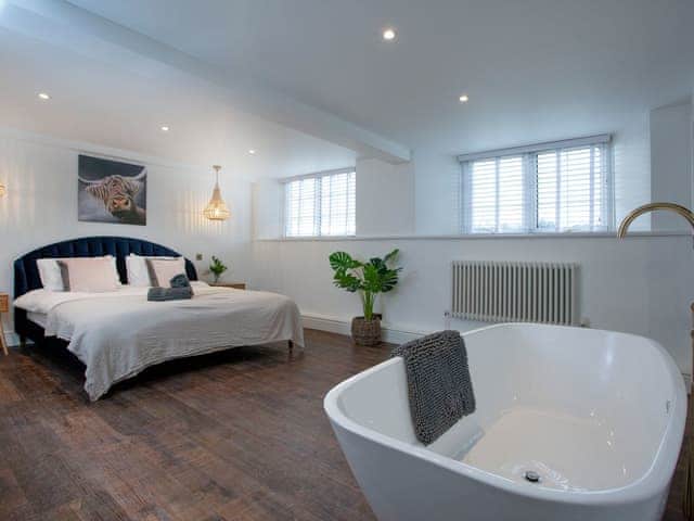 Double bedroom | The Old School House, Horrabridge, near Tavistock