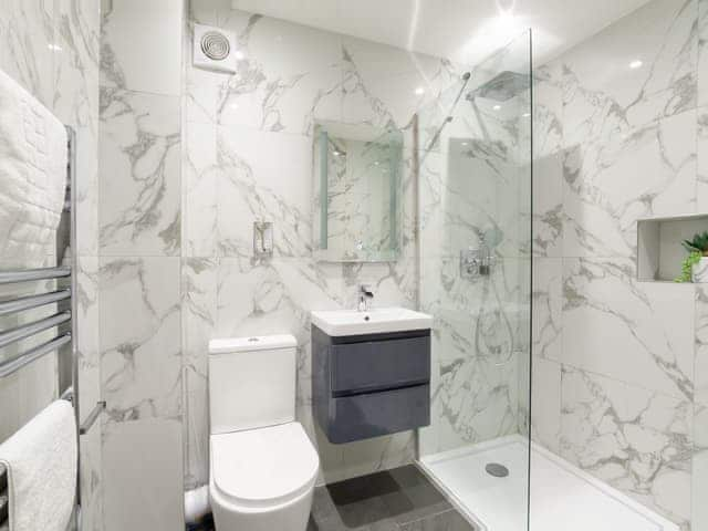 Shower room | Minsters Reach Apartment One - York Boutique Lets, York