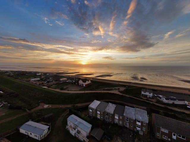 Setting | Sandy Toes, Hunstanton