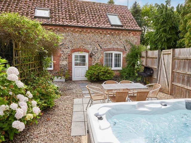 Hot tub | The Old Dairy - Manor Mews, Tattersett, near Fakenham