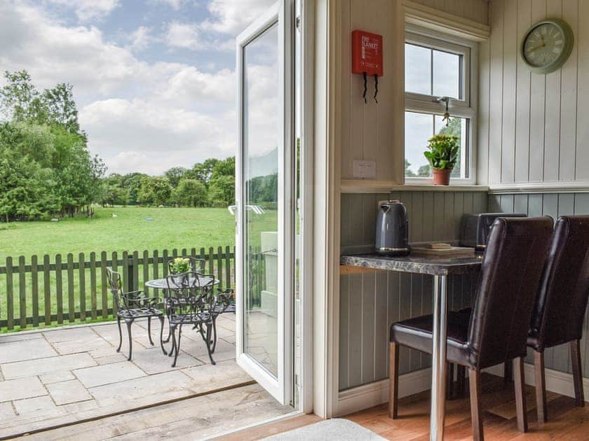 Dining Area | Ruby&rsquo;s Hut - Oakenclough House, Oakenclough