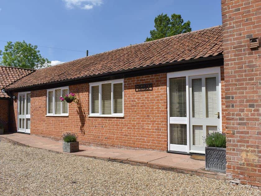Exterior | Coachman&rsquo;s Cottage - Yaxley Manor Cottages, Yaxley near Eye