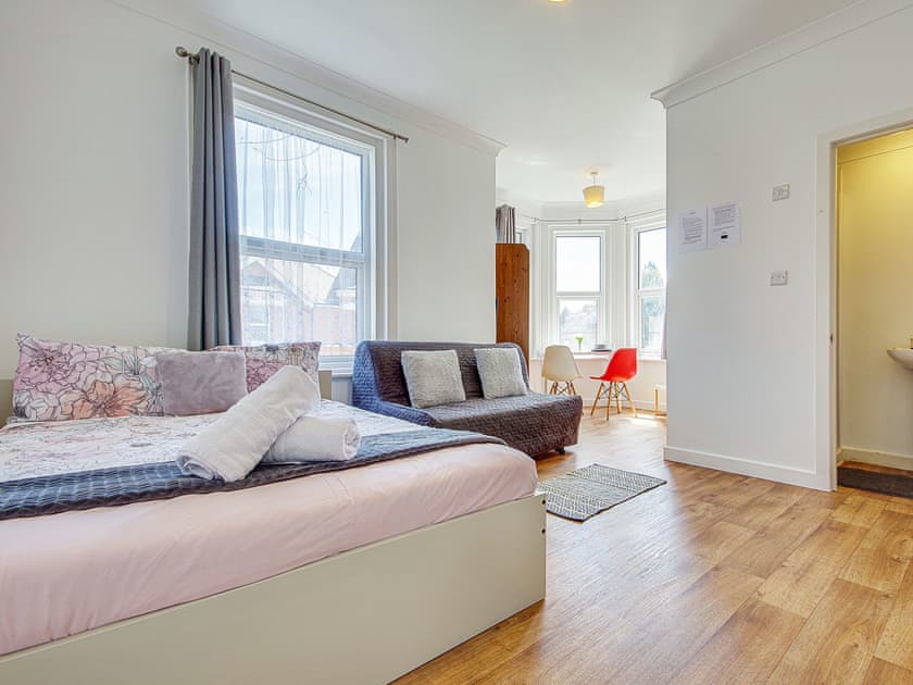 Flat 4 Heron Court Studios (ref UKC5503) in Bournemouth