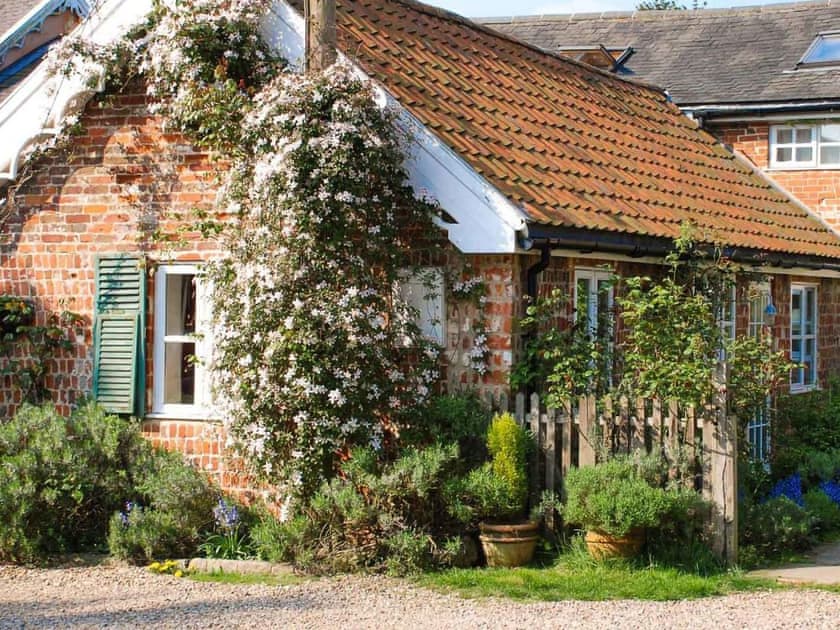 Grove Farm Cottages Dons Barn (ref UKC5847) in Edwardstone Hoseasons