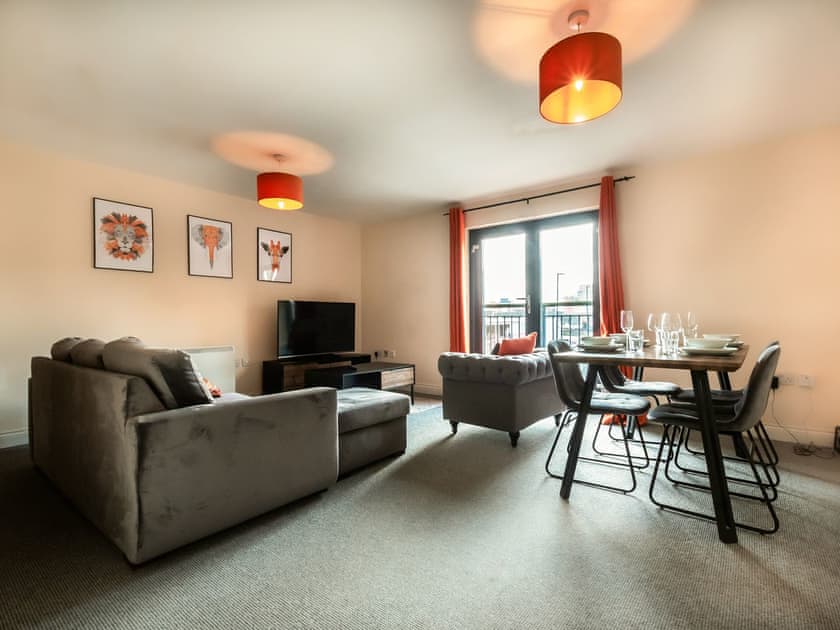 Living room/dining room | Renta Apartments 4 - 20 - Whitestar Apartments, Southampton