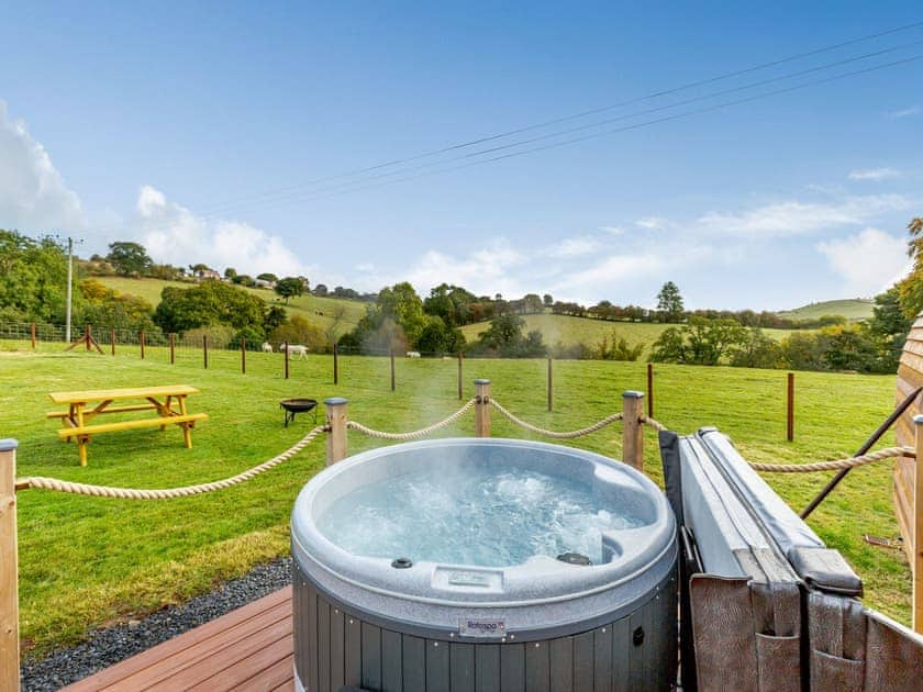 Hot tub | Brook Valley Glamping-Chestnut - Brook Valley Glamping, Llanfair Caereinion