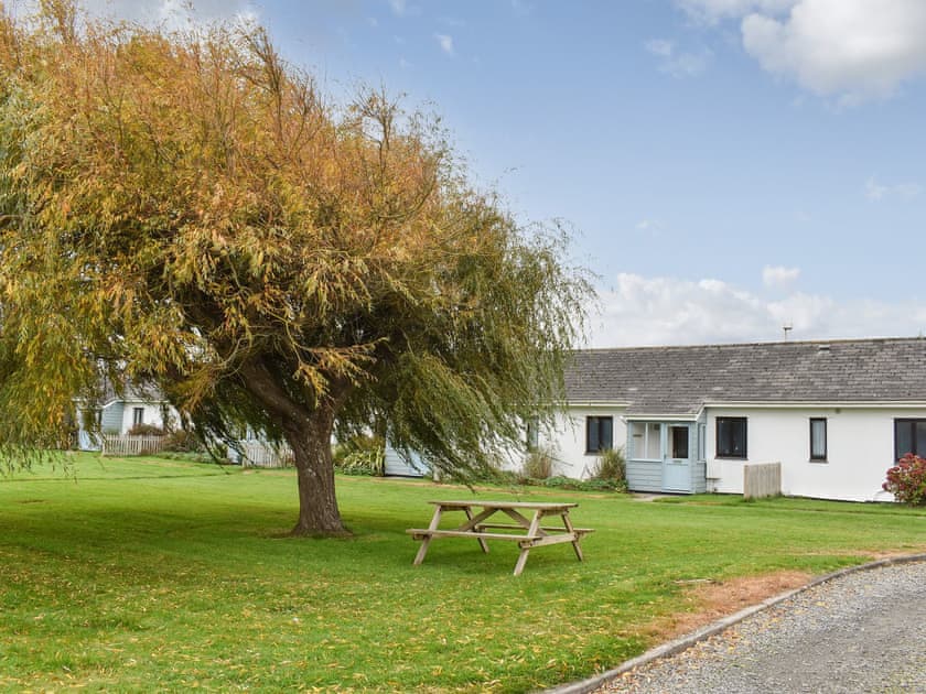 Exterior | Mallard - Saunton Sands Farm Holiday Cottages, Brauton
