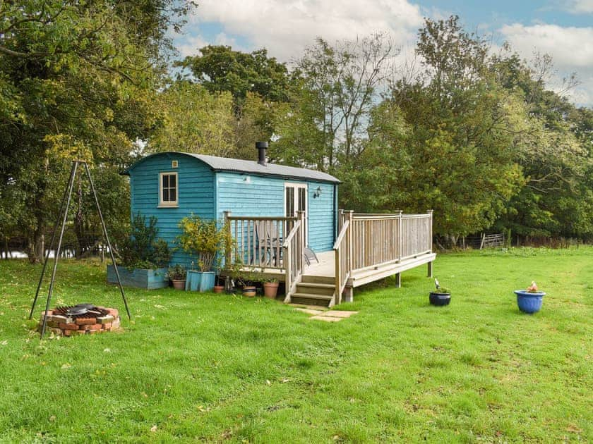 Exterior | The Shepherd&rsquo;s Hut at Calvesfield Shaw - Chilsham Farm Nurseries, Herstmonceux, near Hailsham