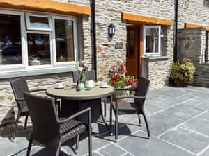 Exterior | Cych Cottage - Penwern Fach Cottages, Ponthirwaun