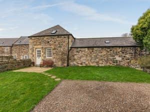 Garden and parking area  | Puffin Cottage - Bayside and Puffin Holidays, Bamburgh