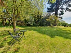 Garden | New Forest Annexe, Hordle, Lymington
