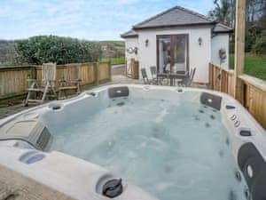 Hot tub | Bay Cottage, Coytrahen, near Bridgend