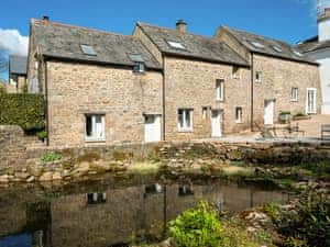 Setting | Pond View - Lower Elsford Farm , Lustleigh, near Bovey Tracey 