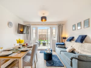 Living area | Blue Skies, Sageston