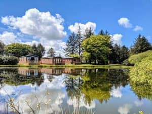 Setting | Herons Log Cabin, Rosebush