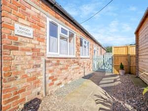 Exterior | Macey&rsquo;s Cottage - Pigeon Cottage Holidays, North Somercoates