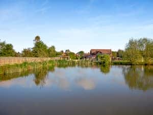 Setting | Clay Lake CottagesDad&rsquo;s Shed, Alvingham