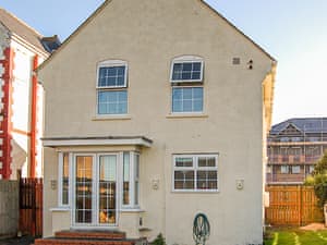Exterior | Angorfa Family Holiday House, Aberdovey