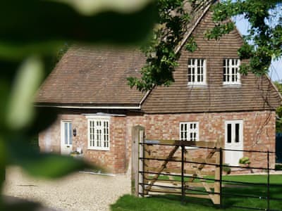 Exterior | Oak Tree Cottage, Grantham
