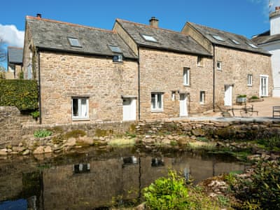 Setting | Pond View - Lower Elsford Farm , Lustleigh, near Bovey Tracey