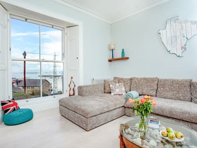 Living area | Quarterberth, Brixham