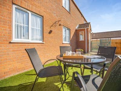 Outdoor area | Katelan’s Cottage - Pigeon Cottage Holidays, North Somercoates
