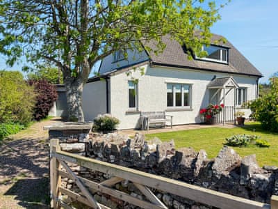 Detached house with enclosed front and back garden | Nurses Cottage, Askham, near Penrith