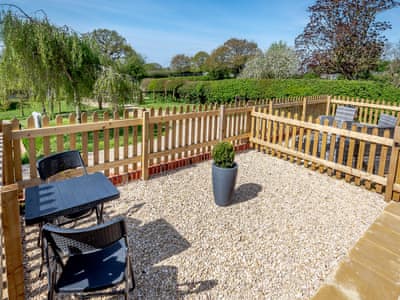 Sitting-out-area | Trip the Daisy - Tanglin Farm, Brinkworth