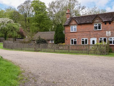 Exterior | Club Cottage, Farleigh Wallop, near Basingstoke