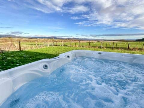 Hot tub | Gartclach - Gartclach Farm, Gartmore, near Stirling