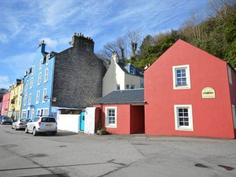 Setting | Otter Apartment - Tobermory Apartments, Tobermory, Isle of Mull