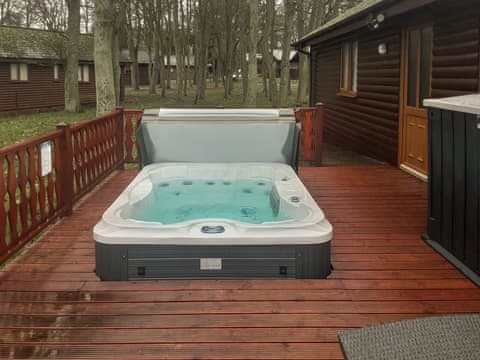 Decking with hot tub | Lily&rsquo;s Lodge, Sewerby