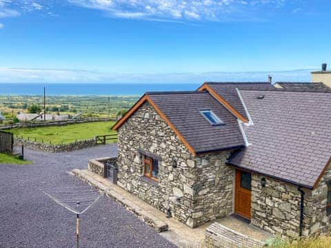 Beautiful stone built cottage with spectacular and breath taking views on its doorstep | Beudy Bach, Cilgwyn, near Caernarfon
