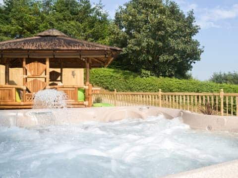 Hot tub | Gwynfan Bungalow, Llandrindod Wells