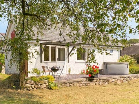 Exterior | The Lodge - Maesydderwen Holiday Cottages, Llandeilo