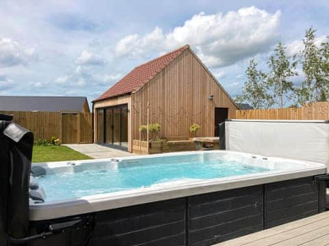 Hot tub and garden room | The Pines - Ashlin Farm Barns, Dunholme, near Lincoln