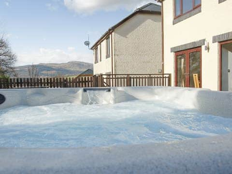 Hot tub | Ty Pen Y Bryn, Dolgellau