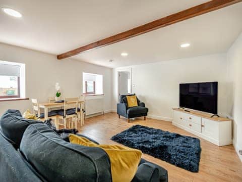 Living room/dining room | Cottage 1 - Epworth Fields Country Park, Epworth