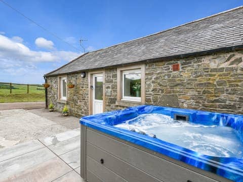Hot tub | High Kirkland Holiday Cottages: The Byre - High Kirkland Holiday Cottages, Kirkcudbright