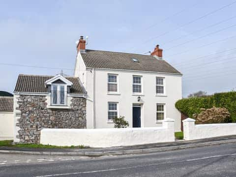 Exterior | Y Parlwr, Kidwelly