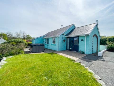 Exterior | Ty-Coed - Canllefaes Cottages, Penparc