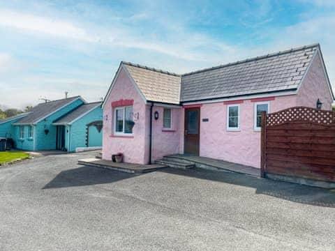 Exterior | Pen-y-Bryn - Canllefaes Cottages, Penparc