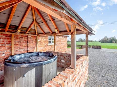 Hot tub | Millstone Cottage - Millstone Cottages, Westbury, near Shrewsbury