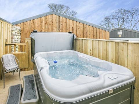 Hot tub | Heathcote Hayloft - Heathcote Grange, Heathcote