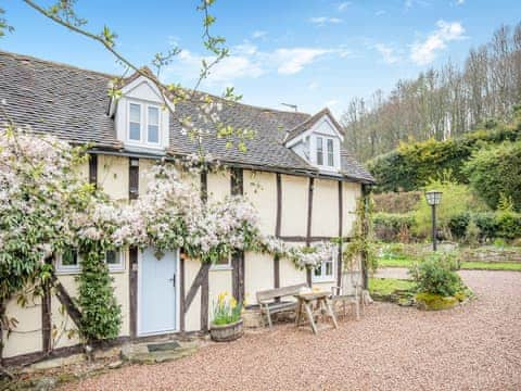 Exterior | Haywain - Whitewells Farm, Ridgeway Cross, near Malvern