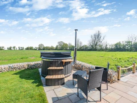 Hot tub | Horseshoe Cottage, South Leverton